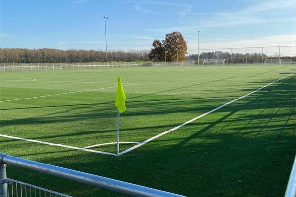 Aanleg kunstgras hockeyveld (type waterveld) en kunstgras voetbalveld - Sportinfrabouw NV